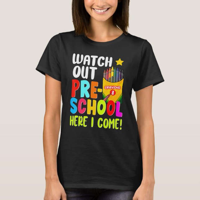 Camiseta Watch Out Pre School Here I Come First Day Of Scho (Frente)