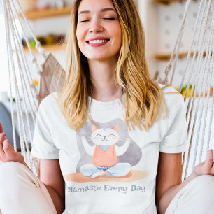 Camiseta Watercolor Cat Yoga Lover Professora Mãe Mulheres