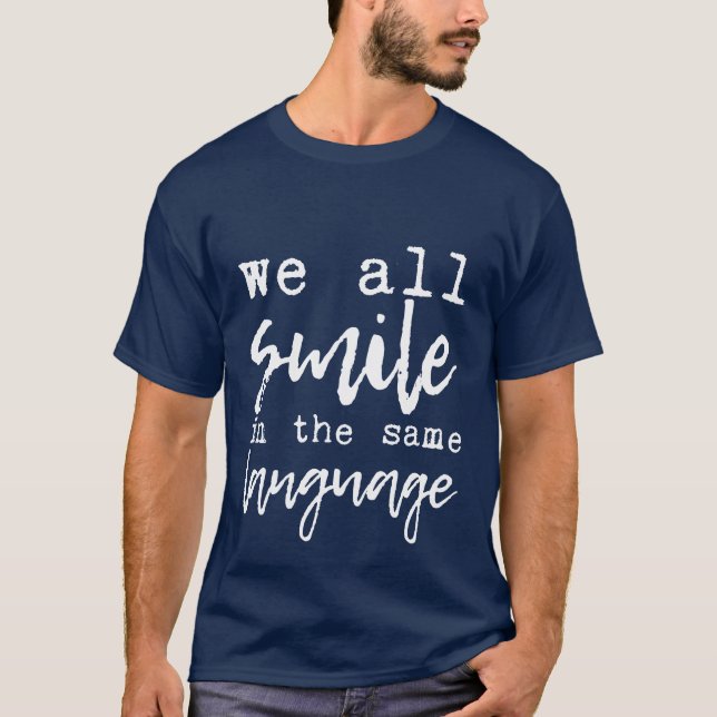 Camiseta We All Smile Inhe Same Language funny friends (Frente)