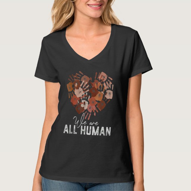 Camiseta We Are All Human Melanin Skin Tone Hand Heart Blac (Frente)