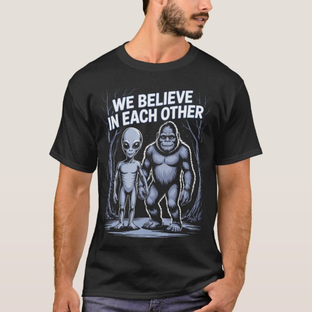 Camiseta We Believe An Another Alien Bigfoot Supernatural C (Frente)