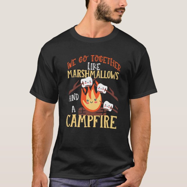Camiseta We Go Together Like Marshmallows And A Campfire  1 (Frente)