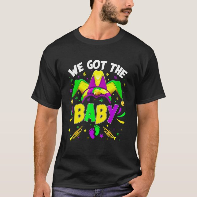 Camiseta We Got The Baby Pregnancy Announcement Mardi Gras  (Frente)