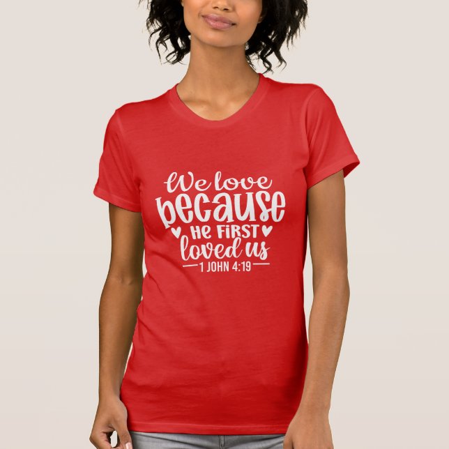 Camiseta We Love Because He First Loved Us Christian Bible  (Frente)