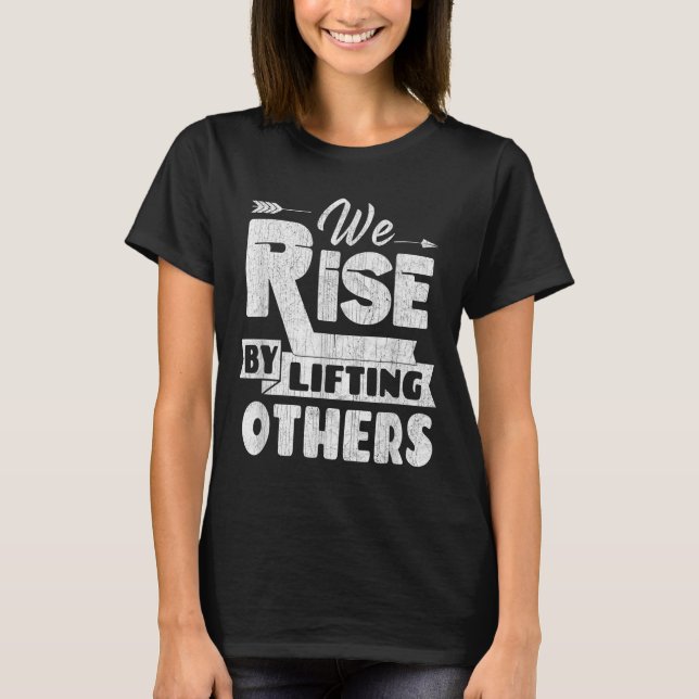 Camiseta We Rise By Lifting Others Insrational &amp; Motiva (Frente)