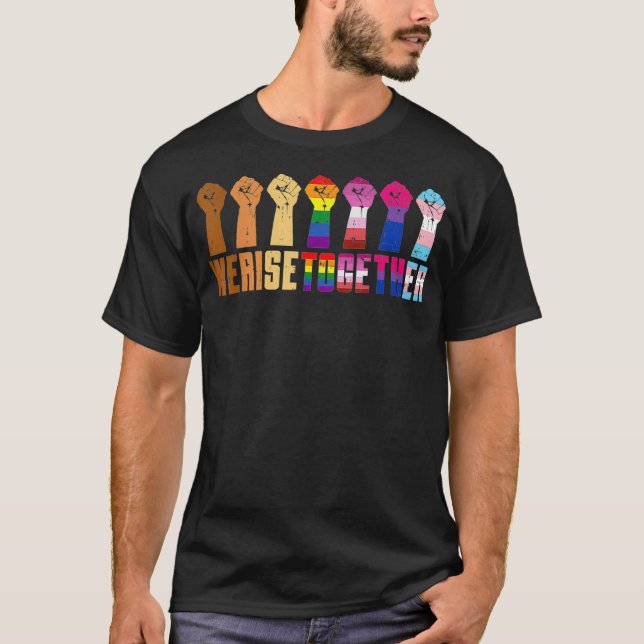 Camiseta We Rise Together Black Pride BLM LGBT Raised Fist  (Frente)