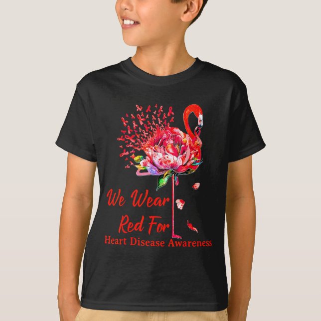 Camiseta We Wear Red For Heart Disease Awareness Flamingo  (Frente)