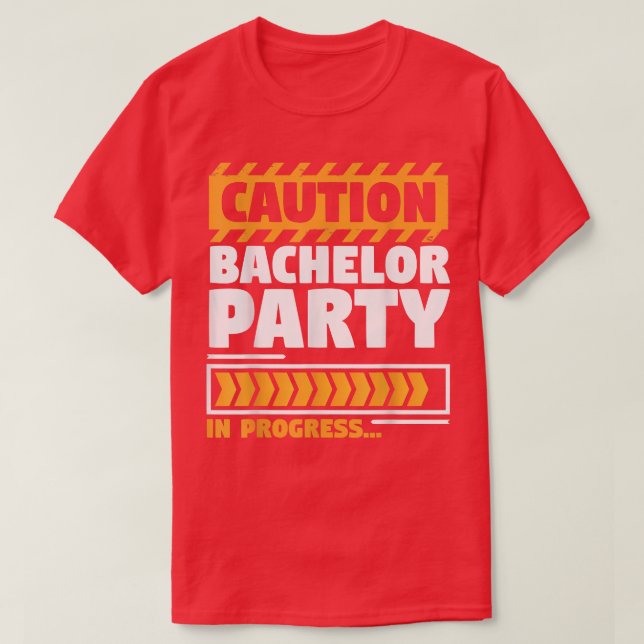 Camiseta Wedding GroomsmenCaution Bachelor Party In Progres (Frente do Design)