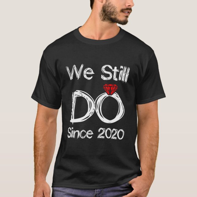 Camiseta Wedding Ring Anniversary We Still Do Since 2020 (Frente)