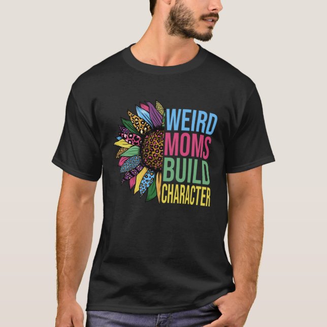 Camiseta Weird Moms Build Character Sunflower Leopard Mothe (Frente)
