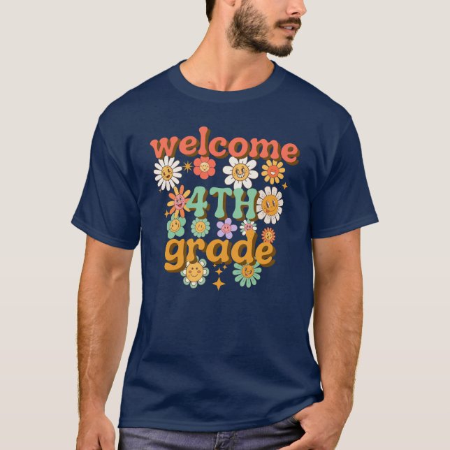 CAMISETA WELCOME 4TH GRADE  BACK TO SCHOOL FIRST DAY SCHOOL (Frente)
