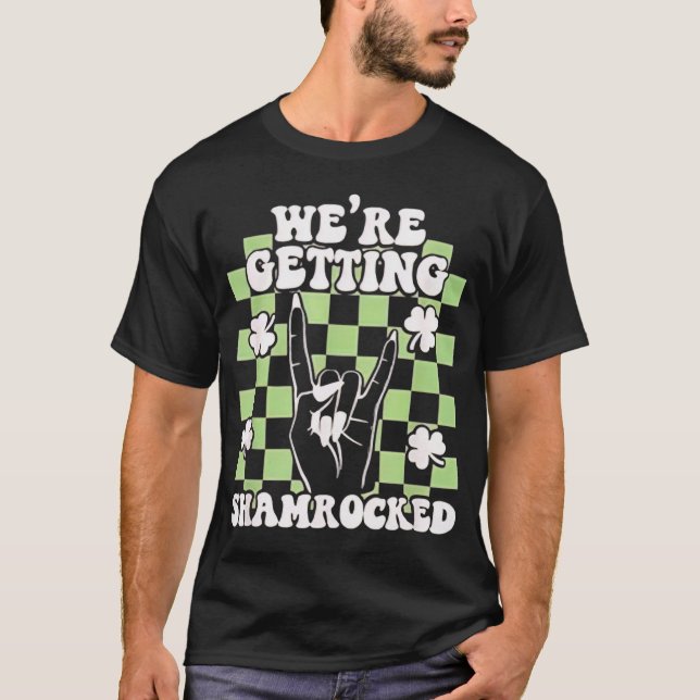 Camiseta We're Getting Shamrocked St Patricks Day Bachelore (Frente)