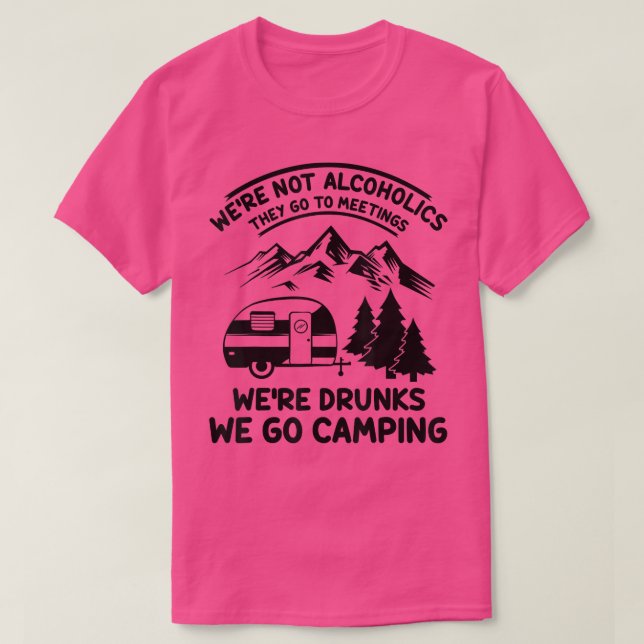 Camiseta We're Not Alcoholics They Go to Meetings Funny Cam (Frente do Design)