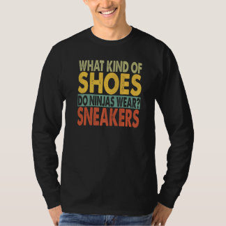 Camiseta What Kind Of Shoes Do Ninjas Wear  Dad Jokes  1