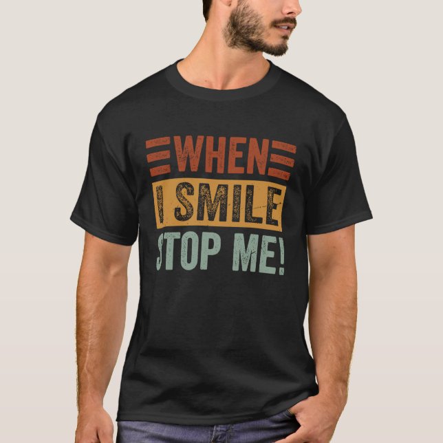 Camiseta When I Smile  Stop Me  Sarcastic Irony Saying (Frente)