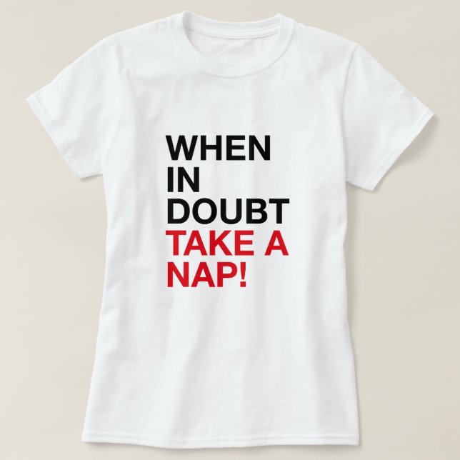 Camiseta When in Doubt Take a Nap – Minimal Typography Tee (Frente do Design)