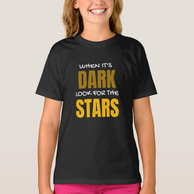 Camiseta When It's Dark Look For The Stars (Frente)
