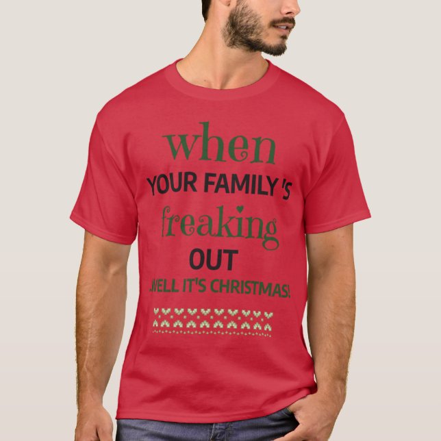 Camiseta When Your Familys Freaking Out Well Its Christmas  (Frente)