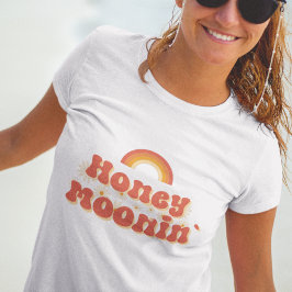Camiseta Whimsical Retro Font Honeymoonin" Presente para a