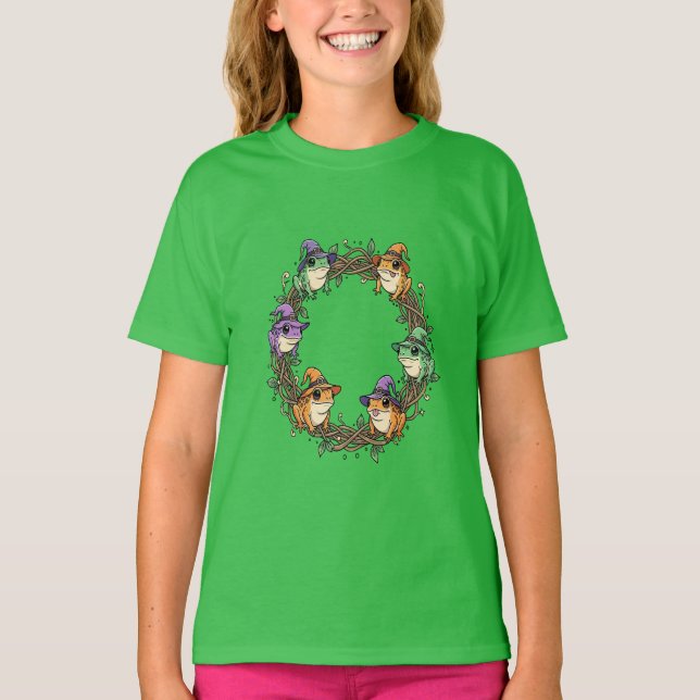 Camiseta Whimsical Wreath Border Adorned With Witchy Toads (Frente)