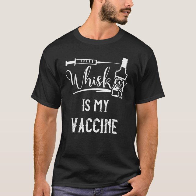 Camiseta Whiskey É Minha Vacina Preciso De Um Enorme Cheiro (Frente)