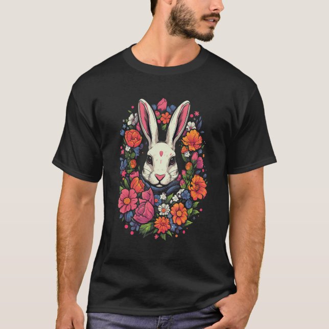 Camiseta White Rabbit encircled by Flowers Owner  garden (Frente)