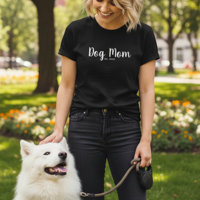 Camiseta White Script Established Dog Mom T-ShirtT-Shirt (Criador carregado)