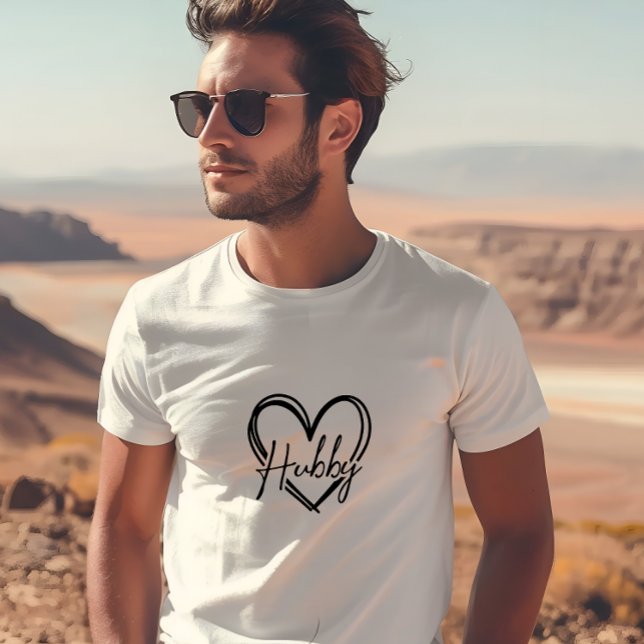 Camiseta White Trendy Hubby Em Impressão do Coração (White Trendy Hubby In Heart Print Men T-Shirt)