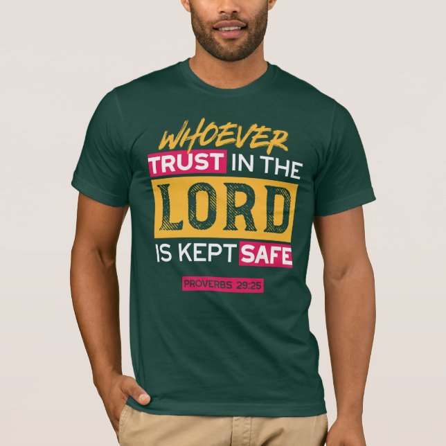 Camiseta Whoever Trusts in the Lord Is Kept Safe Quote (Frente)