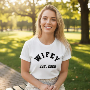 Camiseta Wifey College