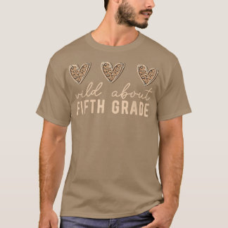 Camiseta Wild about 5th Grade Teacher Leopard Hearts Back t
