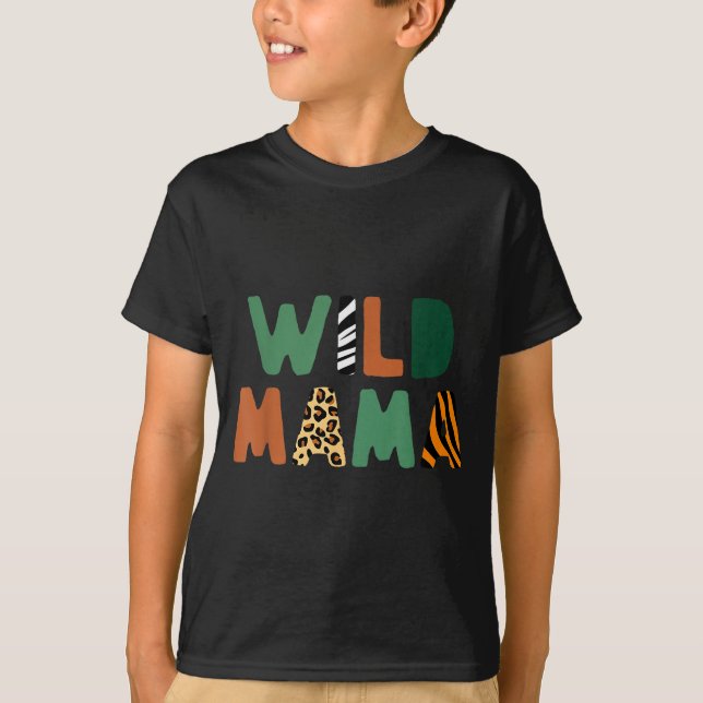Camiseta Wild Mama Zoo Born Wild Birthday Safari Jungle Fam (Frente)