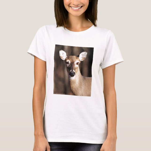 Camiseta Wildlife Whitetail Deer Doe Portrait (Frente)