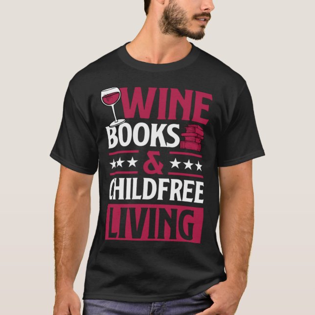 Camiseta Wine Books And Childfree Living Red Wine Loving Bo (Frente)