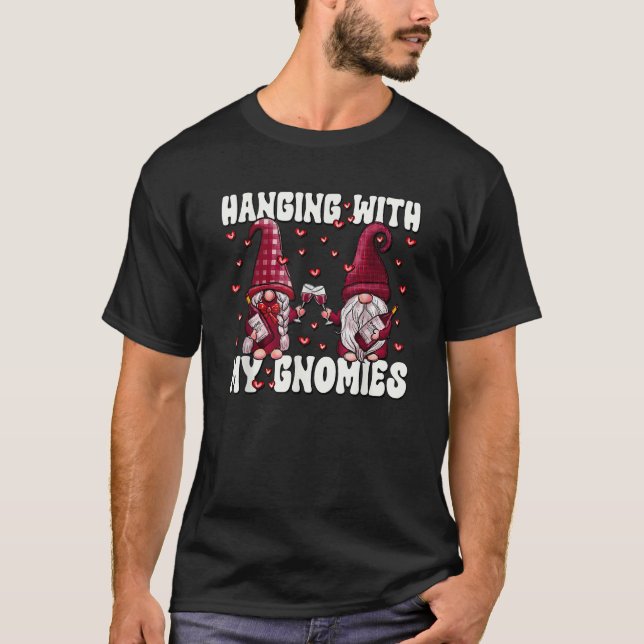 Camiseta Wine Drunk Gnome Couple Loves Hanging With My Gnom (Frente)