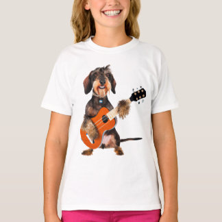 Camiseta Wirehair Dachshund Tocando Violão Acústico