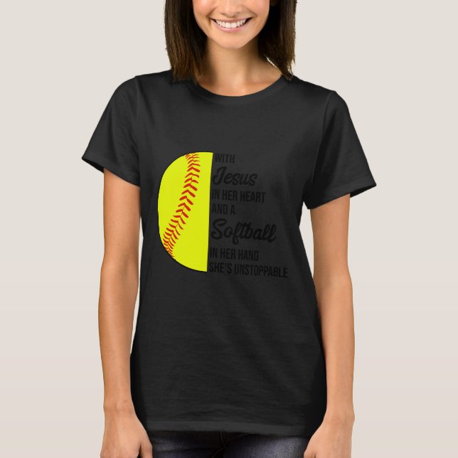 Camiseta With Jesus In Her Heart And A Softball She Is Unst (Frente)