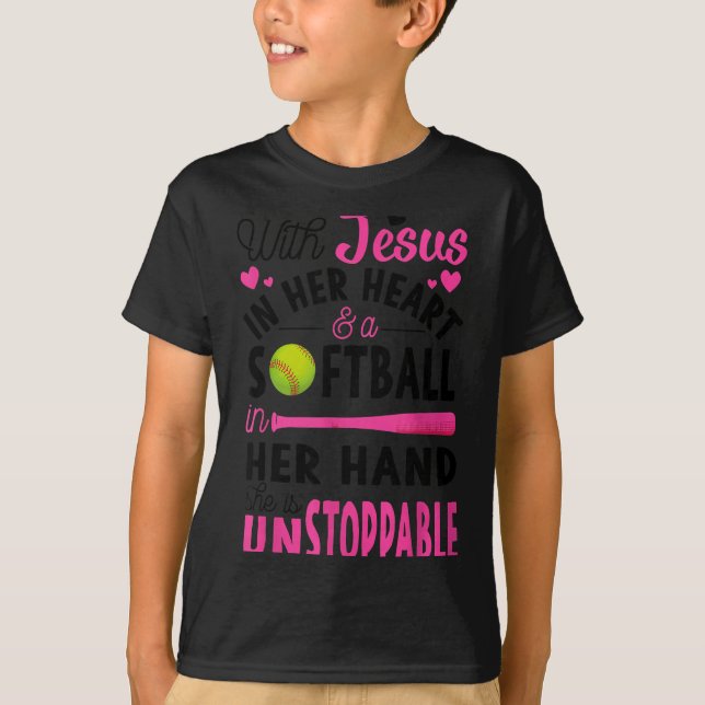 Camiseta With Jesus In Her Heart And A Softball She Is Unst (Frente)