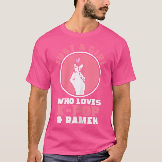 Camiseta Wo Just A Girl Who Loves K-Pop Ramen K-Pop Ramen (Frente)
