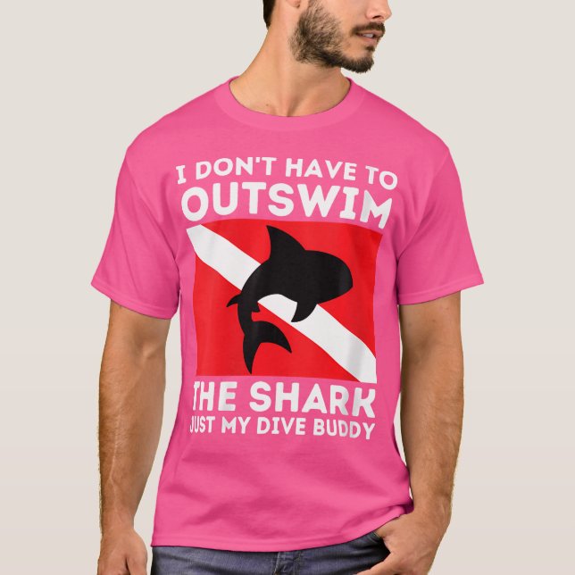 Camiseta Wo Outswiing My Dive Buddy Funny Shark Scuba Divin (Frente)