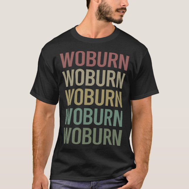 Camiseta Woburn de Texto Colorido (Frente)
