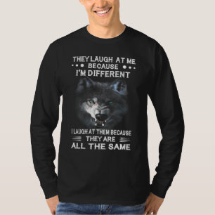 Camiseta Wolf Eles Rem De Mim Porque sou Diferente Eu Rindo