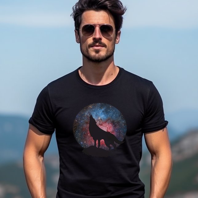 Camiseta Wolf Howling em Galaxy (Wolf Howling in Galaxy Tshirt)