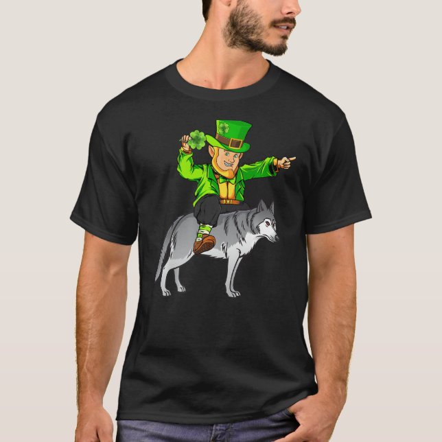 Camiseta Wolf Lover Leprechaun Andando Rua De Lobo Patrick  (Frente)