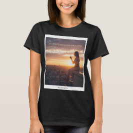 Camiseta Woman Sitting At Sunset Talking With God