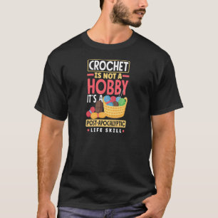 Camiseta Womens Crochet É Um Posto Apocalyptic Life Skill C