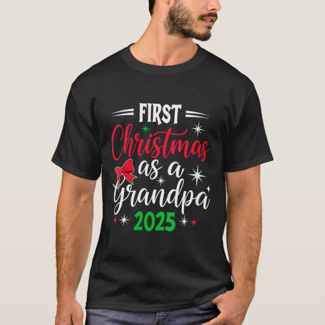 Camiseta Womens Funny First Christmas As Grandpa 2025 Match (Frente)