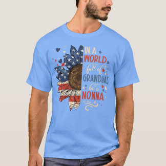 Camiseta Womens In A World Full Of Grandmas Be A Nonna Sunf