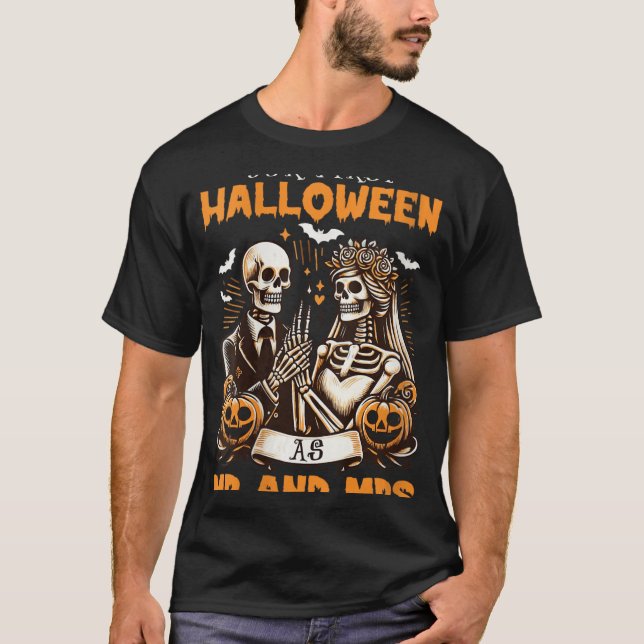 Camiseta Womens New Wife And Husband Our First Halloween As (Frente)
