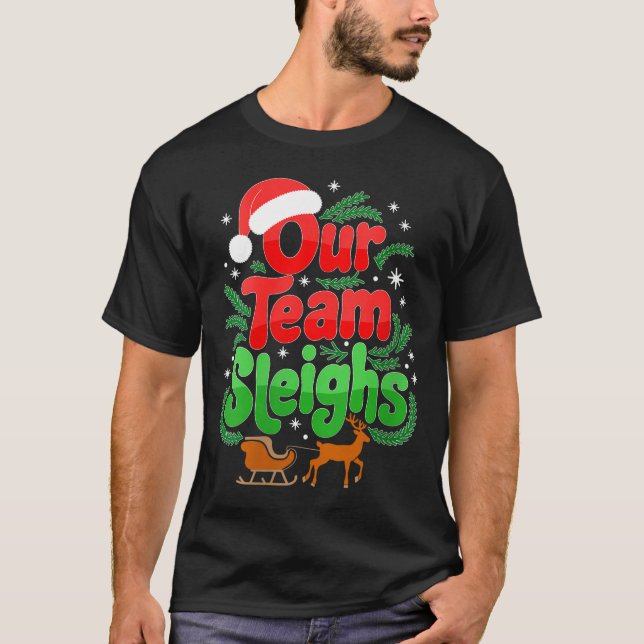 Camiseta Womens Our Team Sleighs Christmas Reindeers Santa' (Frente)